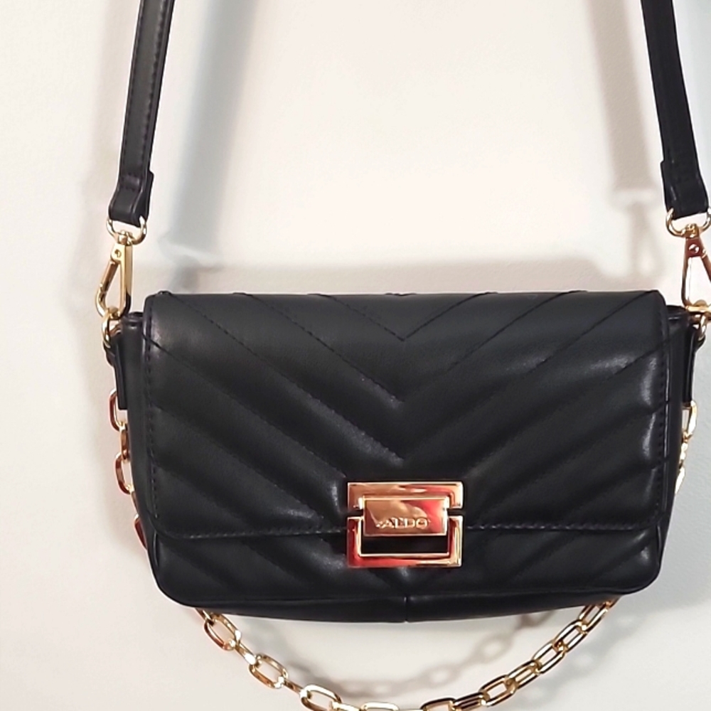 Aldo faux leather quilted black handbag sidebody